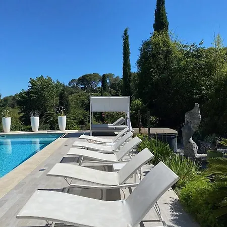 Une Parenthese Sous Les Pins A Oda ve Kahvaltı