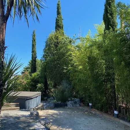 Une Parenthese Sous Les Pins A Oda ve Kahvaltı *